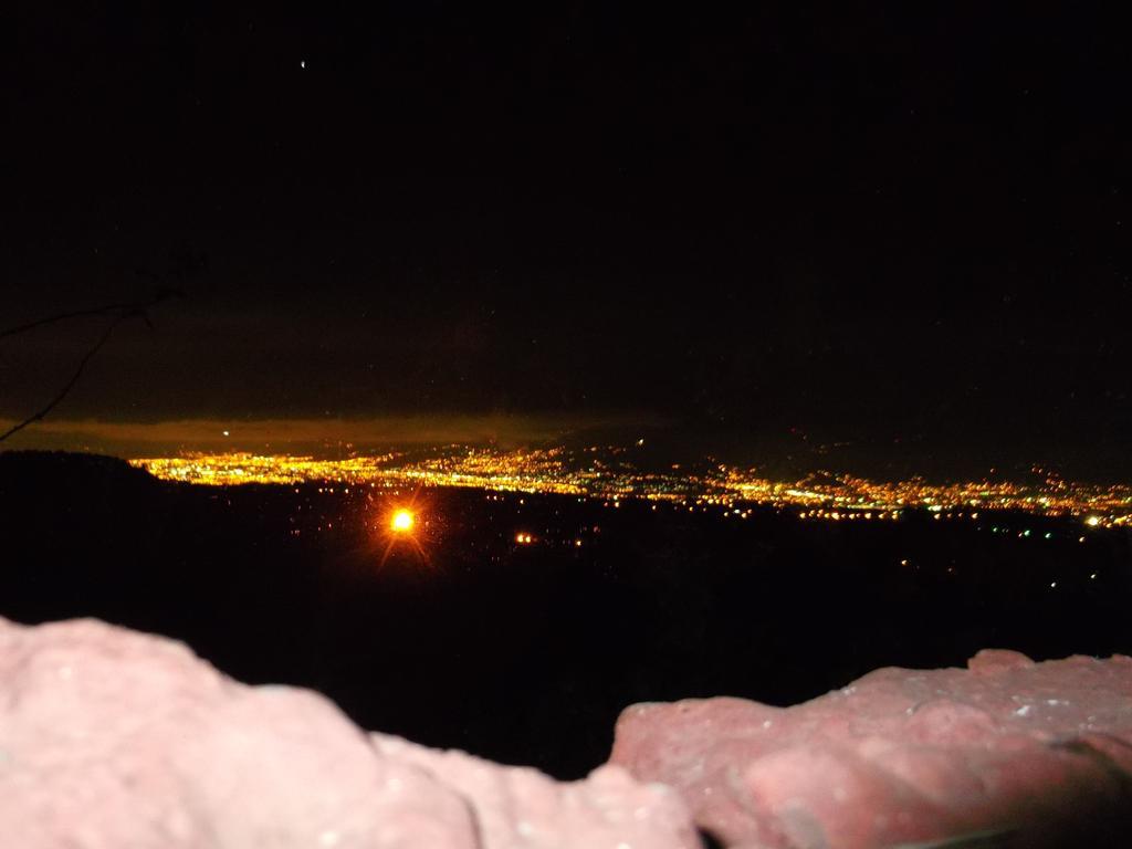 Hotel Las Fresas Del Volcan Poas Sabana Redonda ห้อง รูปภาพ