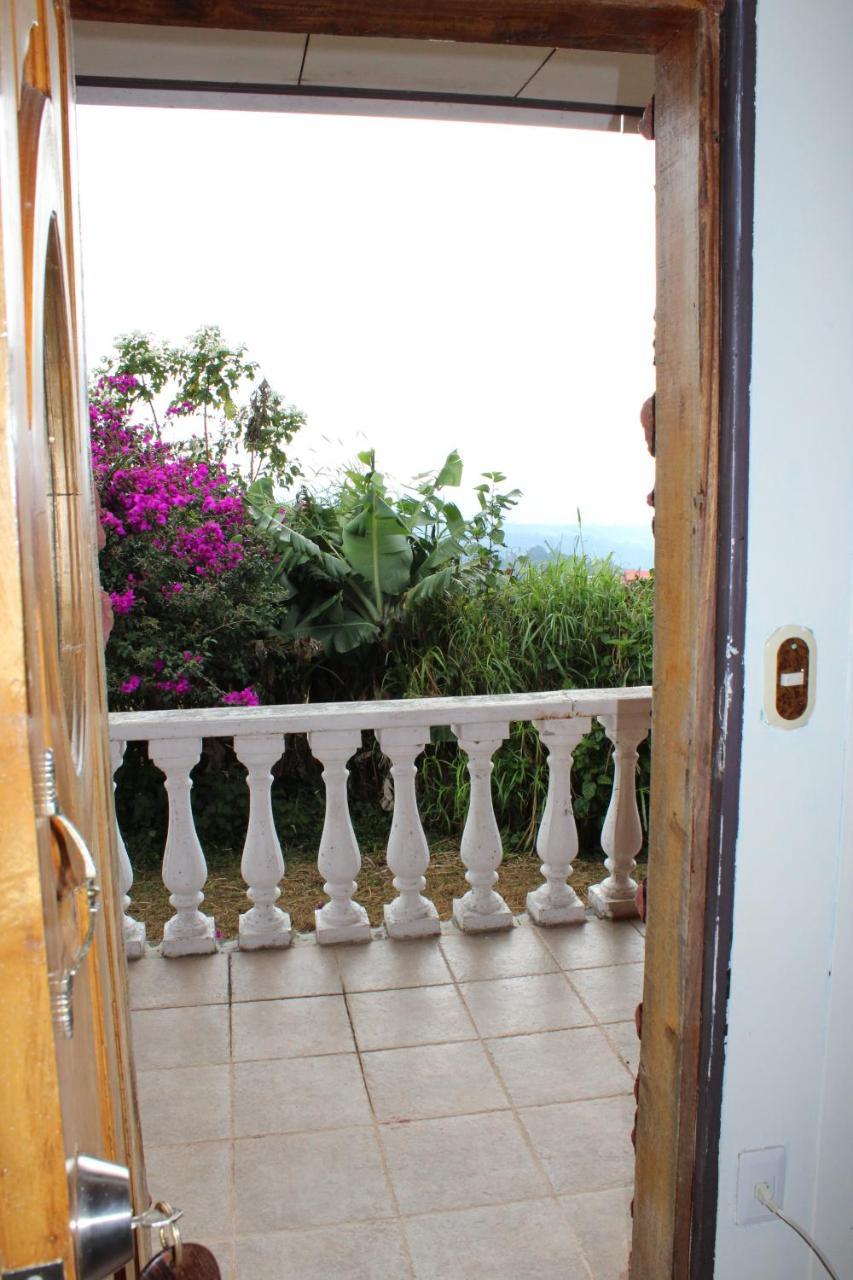 Hotel Las Fresas Del Volcan Poas Sabana Redonda ภายนอก รูปภาพ