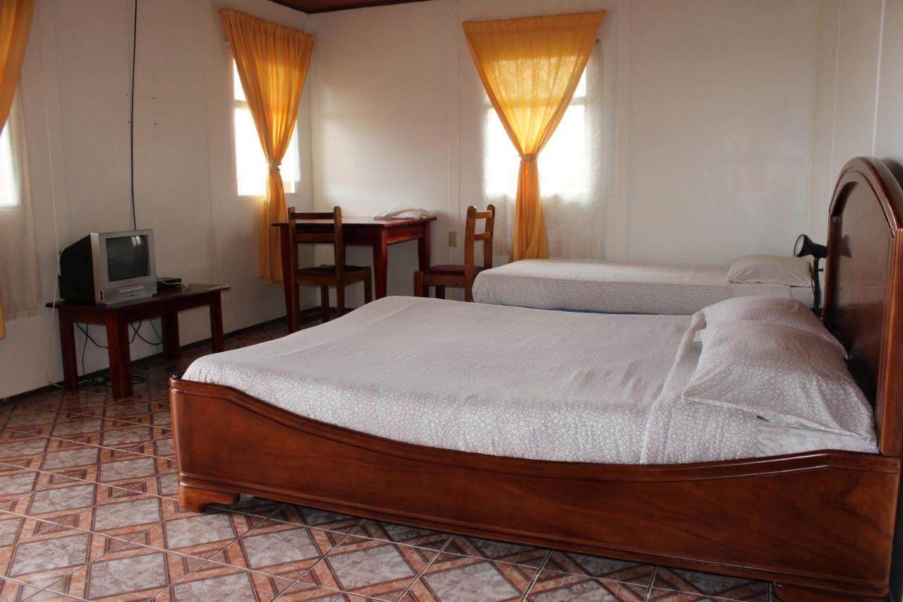 Hotel Las Fresas Del Volcan Poas Sabana Redonda ภายนอก รูปภาพ